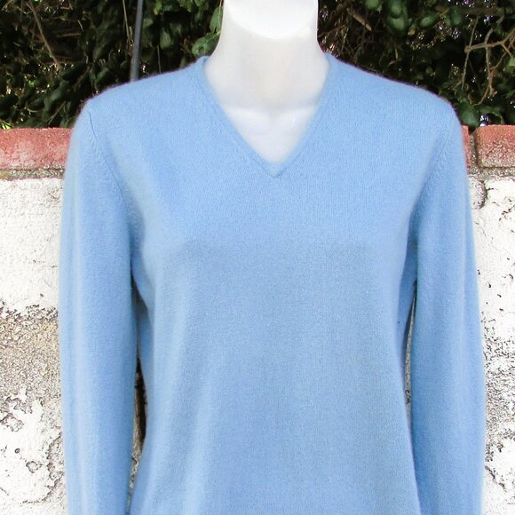 Neiman Marcus powder blue cashmere sweater M - Picture 3 of 7